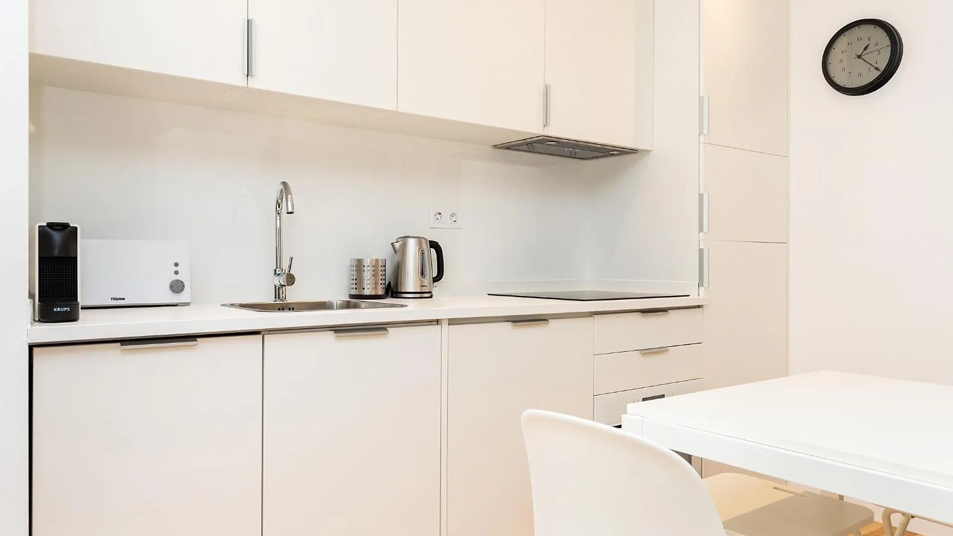 Design And Bright Studios Near Pasteis De Belem Lisbon Apartment