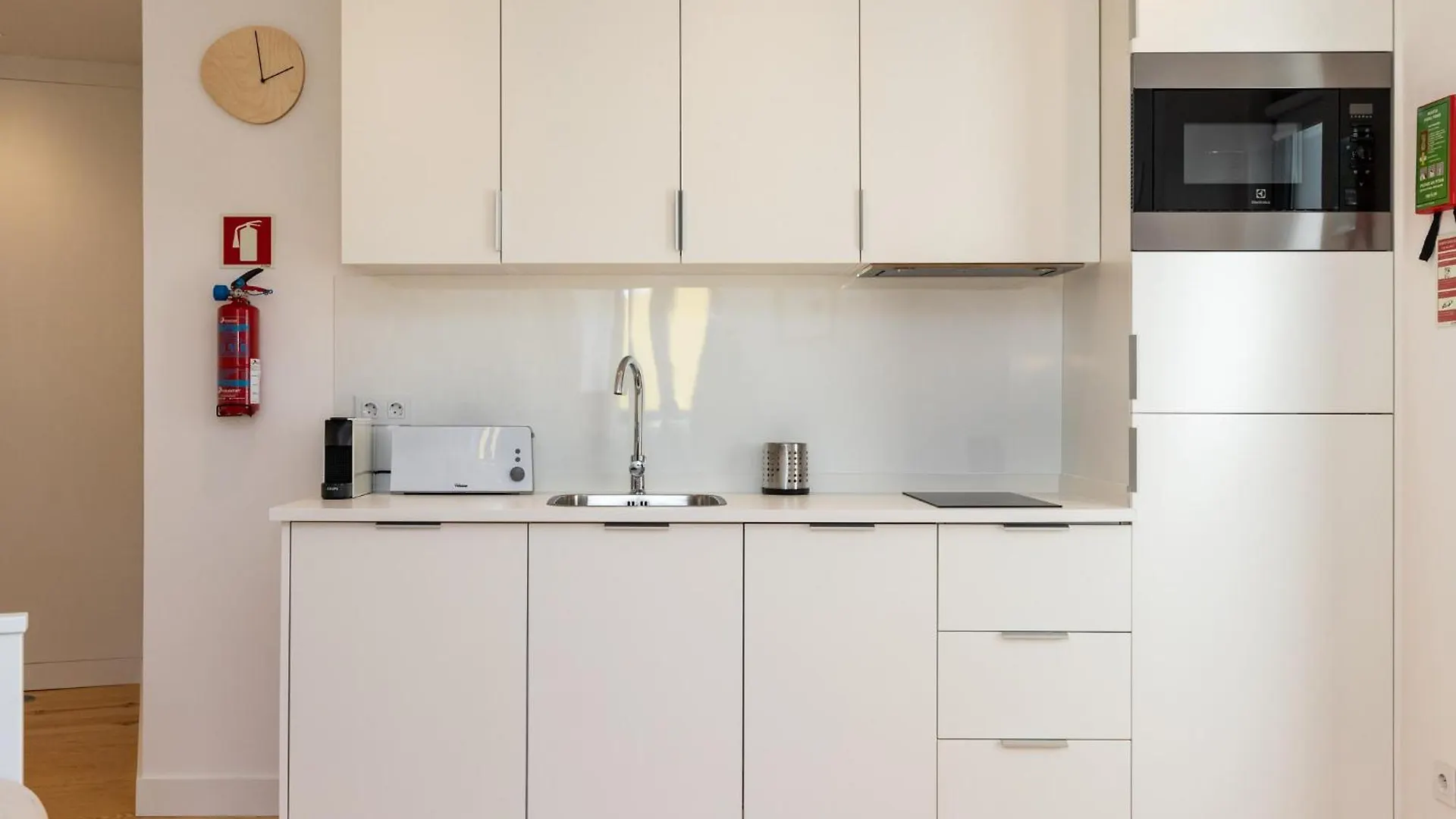 Design And Bright Studios Near Pasteis De Belem Lisbon
