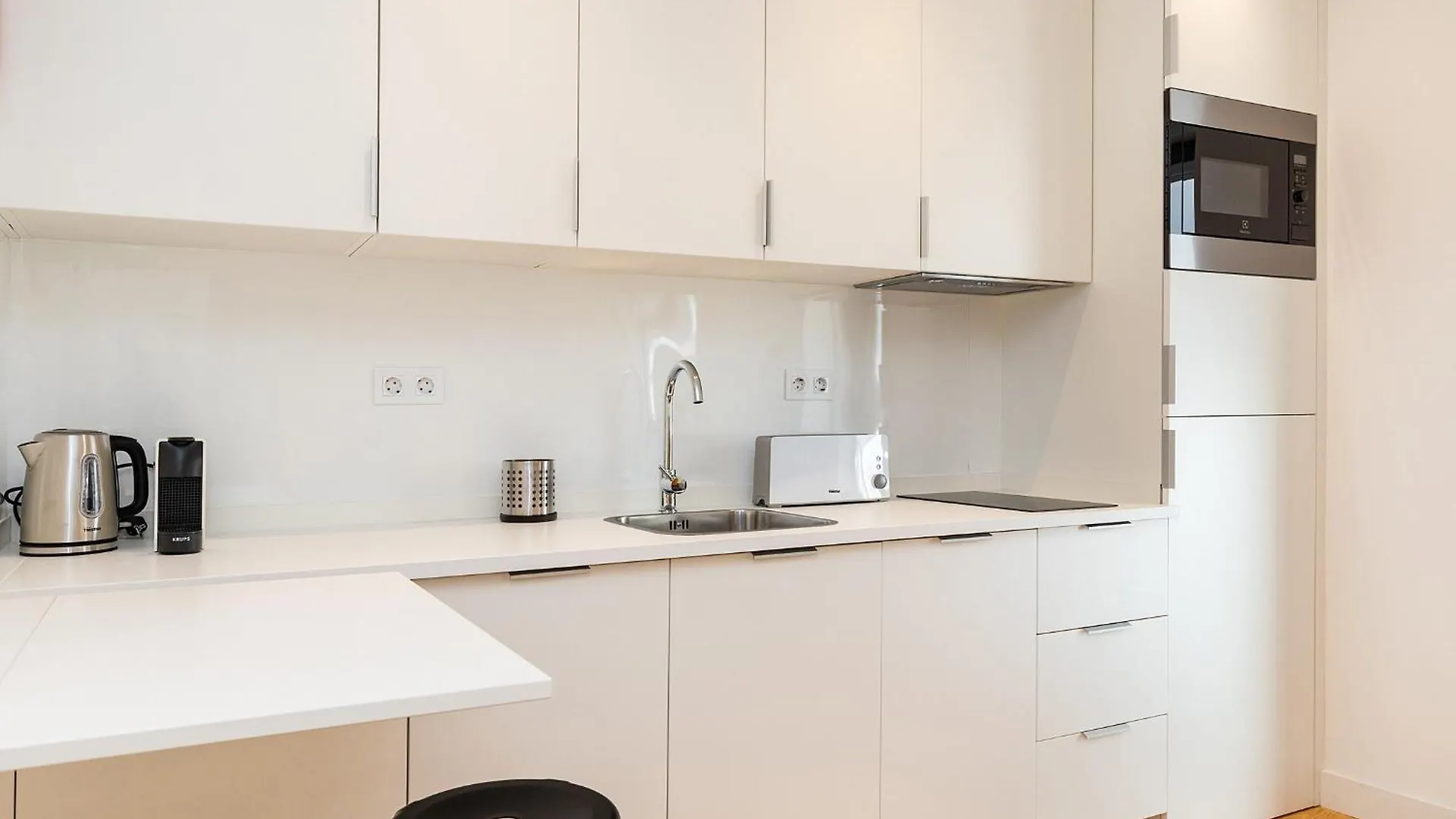 Apartment Design And Bright Studios Near Pasteis De Belem Lisbon