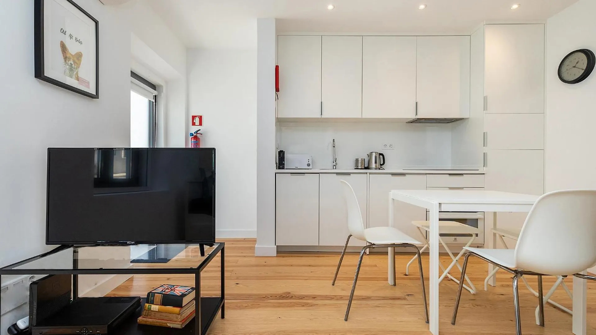 Design And Bright Studios Near Pasteis De Belem Lisbon Apartment