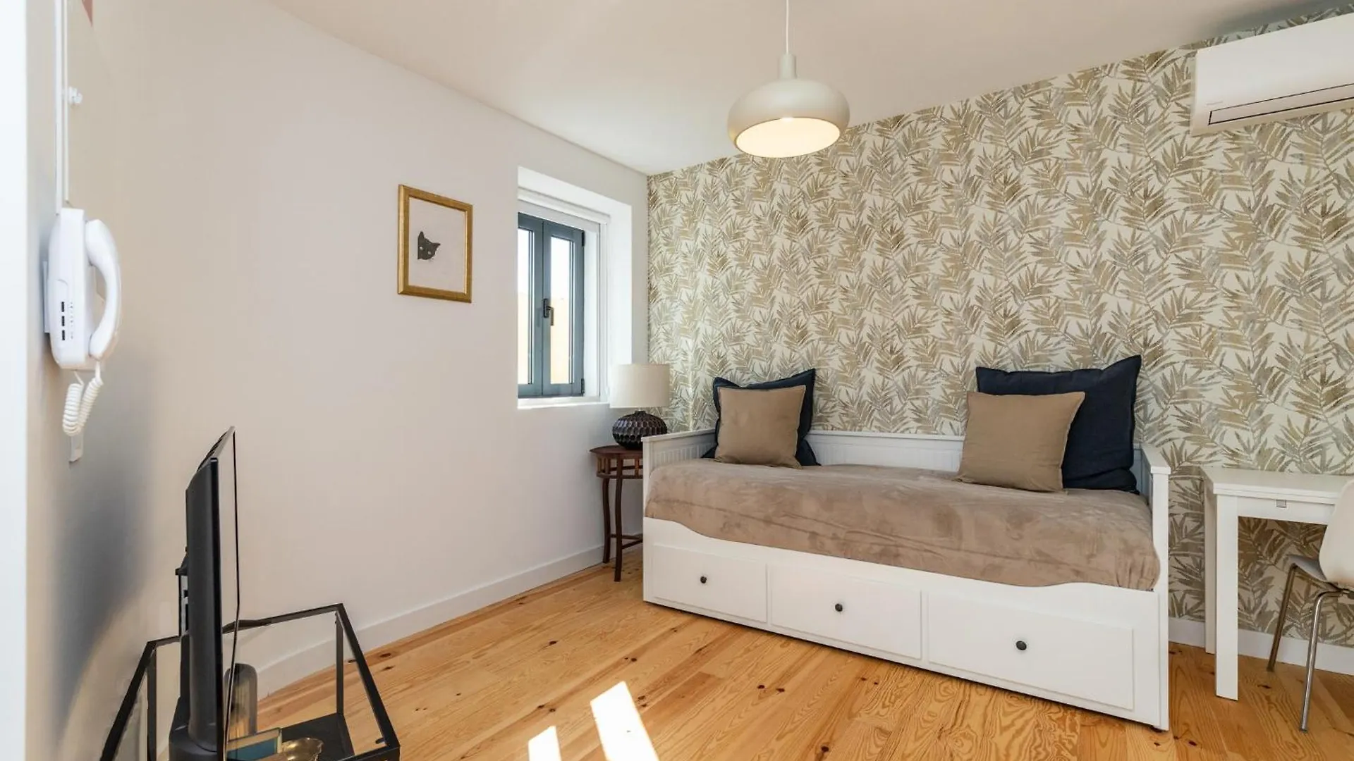 Apartment Design And Bright Studios Near Pasteis De Belem Lisbon