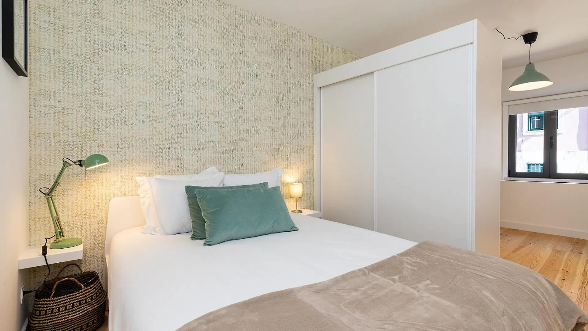 Design And Bright Studios Near Pasteis De Belem Lisbon Apartment