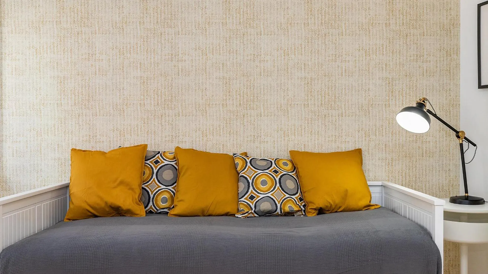 Apartment Design And Bright Studios Near Pasteis De Belem Lisbon