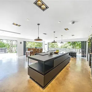 The Ridge - Luxury Designer With Hot Tub And Sauna, Bexley Borough Of Villa London