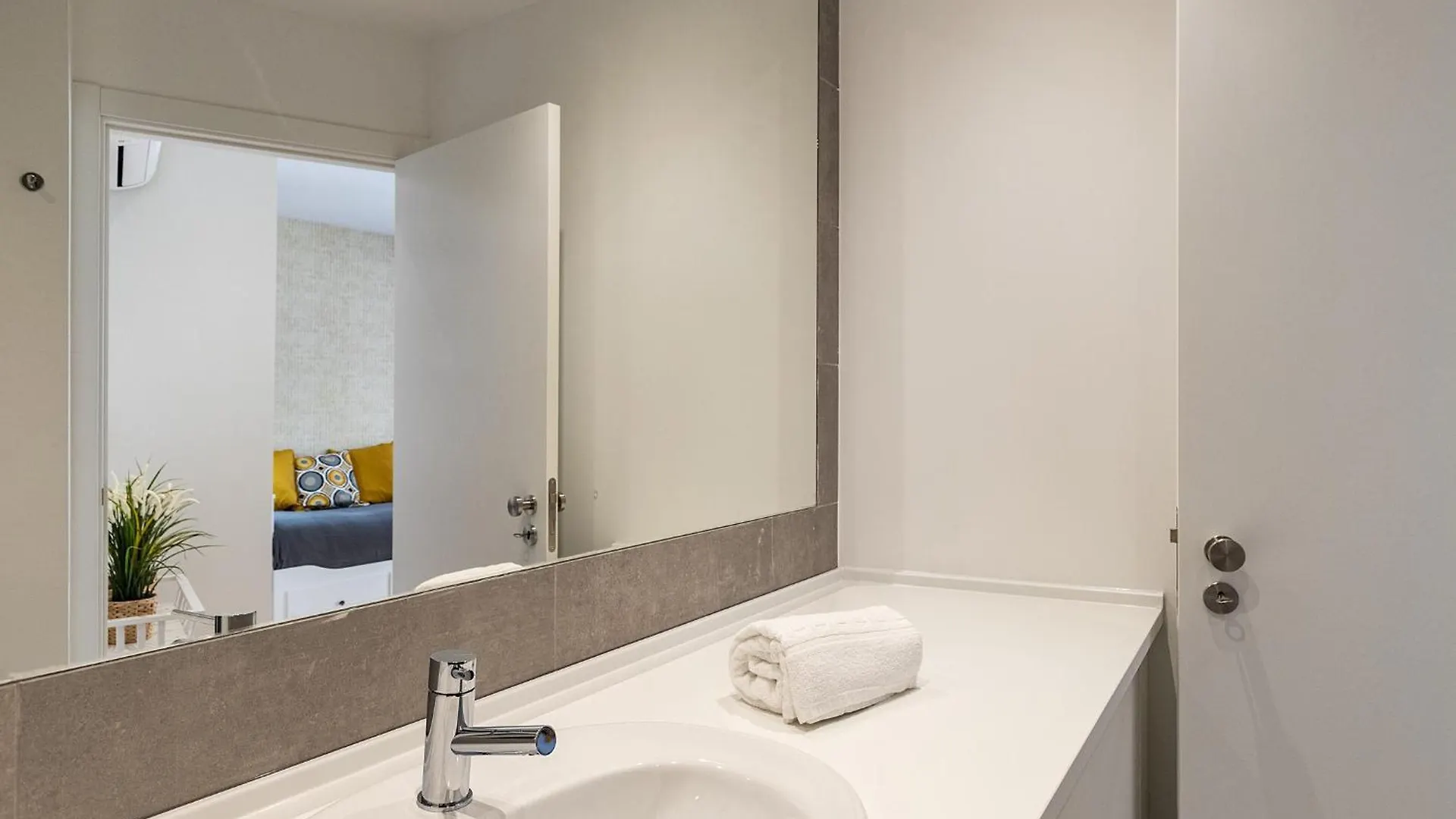 Apartment Design And Bright Studios Near Pasteis De Belem Lissabon