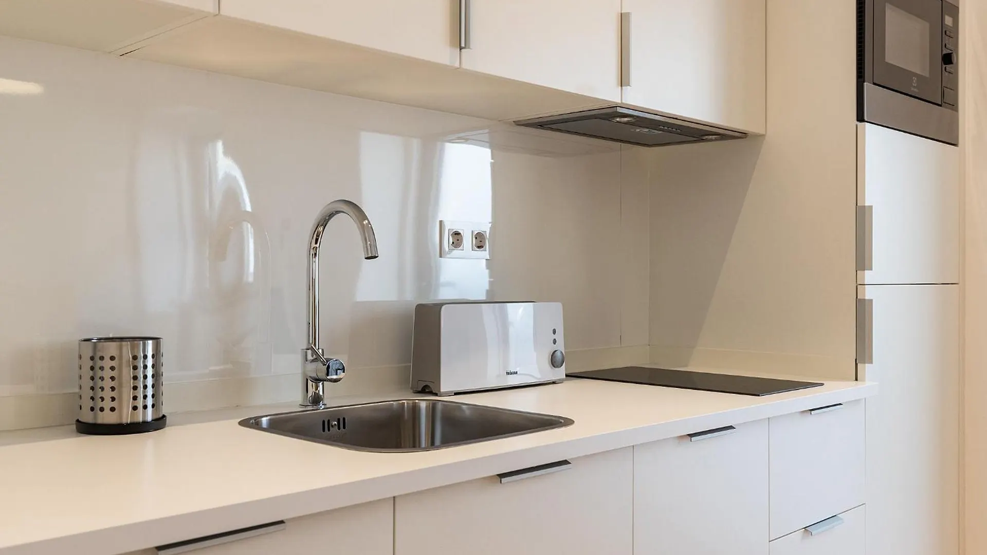 Design And Bright Studios Near Pasteis De Belem Lissabon