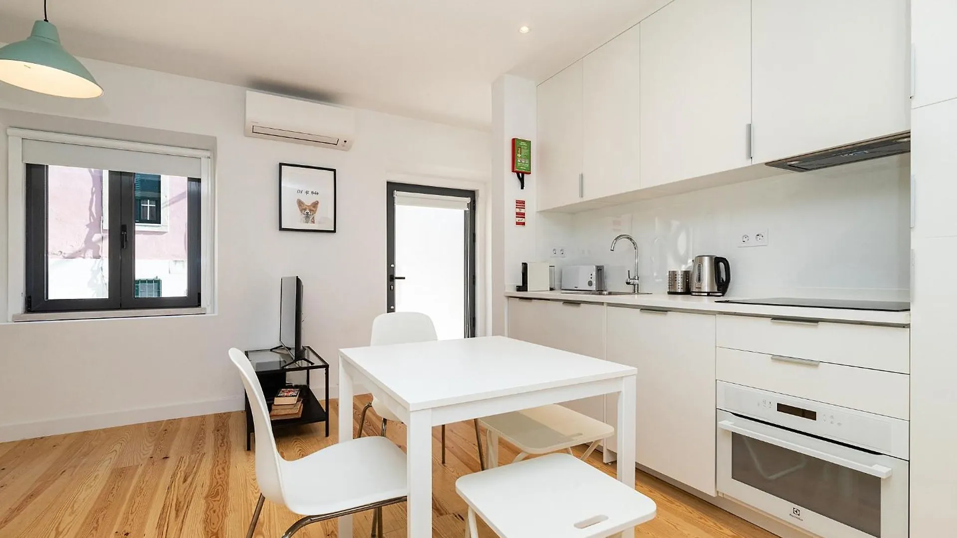 Design And Bright Studios Near Pasteis De Belem Lissabon