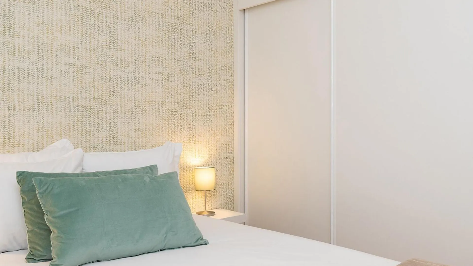 Design And Bright Studios Near Pasteis De Belem Lisbon Apartment